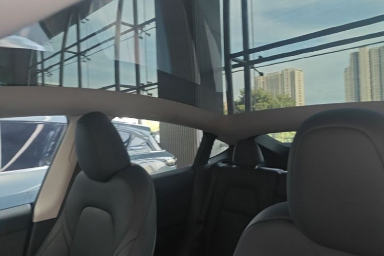 Tesla Model Y 2023 immagine di auto #18
