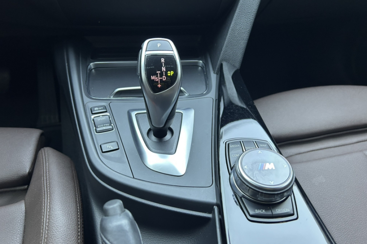 BMW 3 Series 2019 #21 BMW 3 Series 2019 car image #21