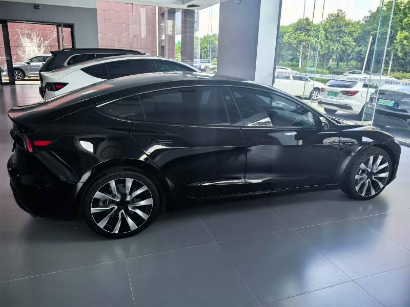 Tesla Model 3 2023 car image #3