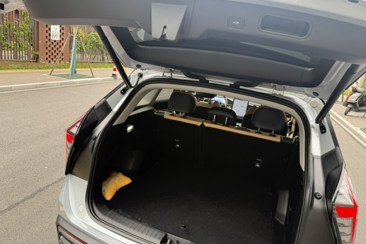 GEELY Boyue L 2024 car image #9