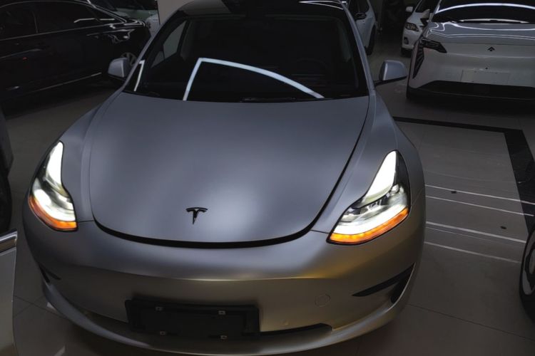 Tesla Model 3 2023 car image #3