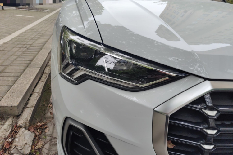 Audi Q3 2021 car image #8