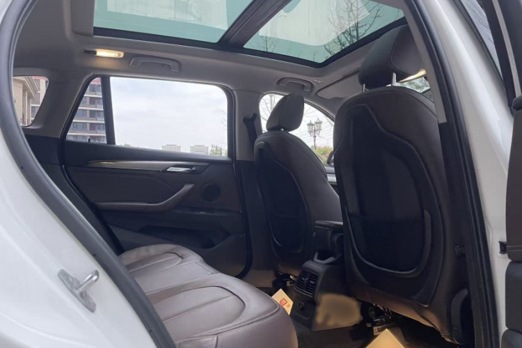 BMW X1 2019 car image #12