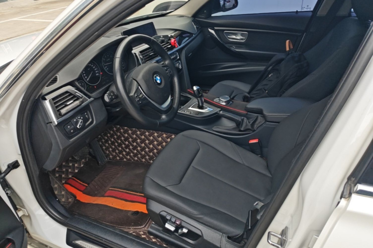 BMW 3 Series 2017 immagine di auto #19