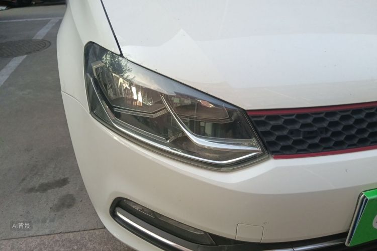 Volkswagen Polo 2015 car image #8