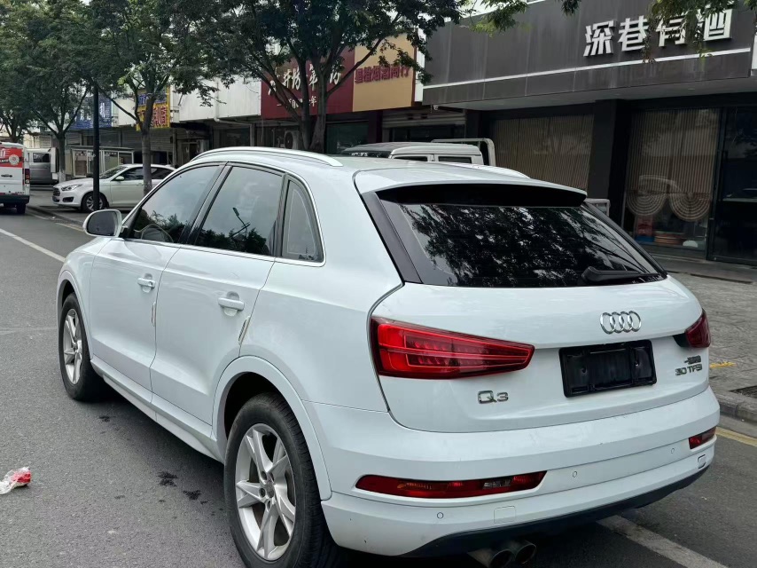 Audi Q3 2019 car image #7