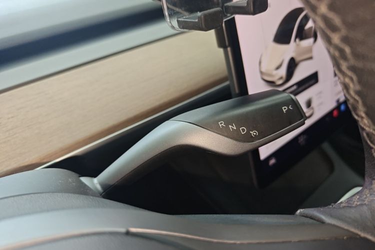 Tesla Model Y 2021 immagine di auto #14