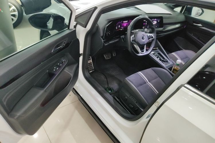 Volkswagen Golf 2021 car image #12