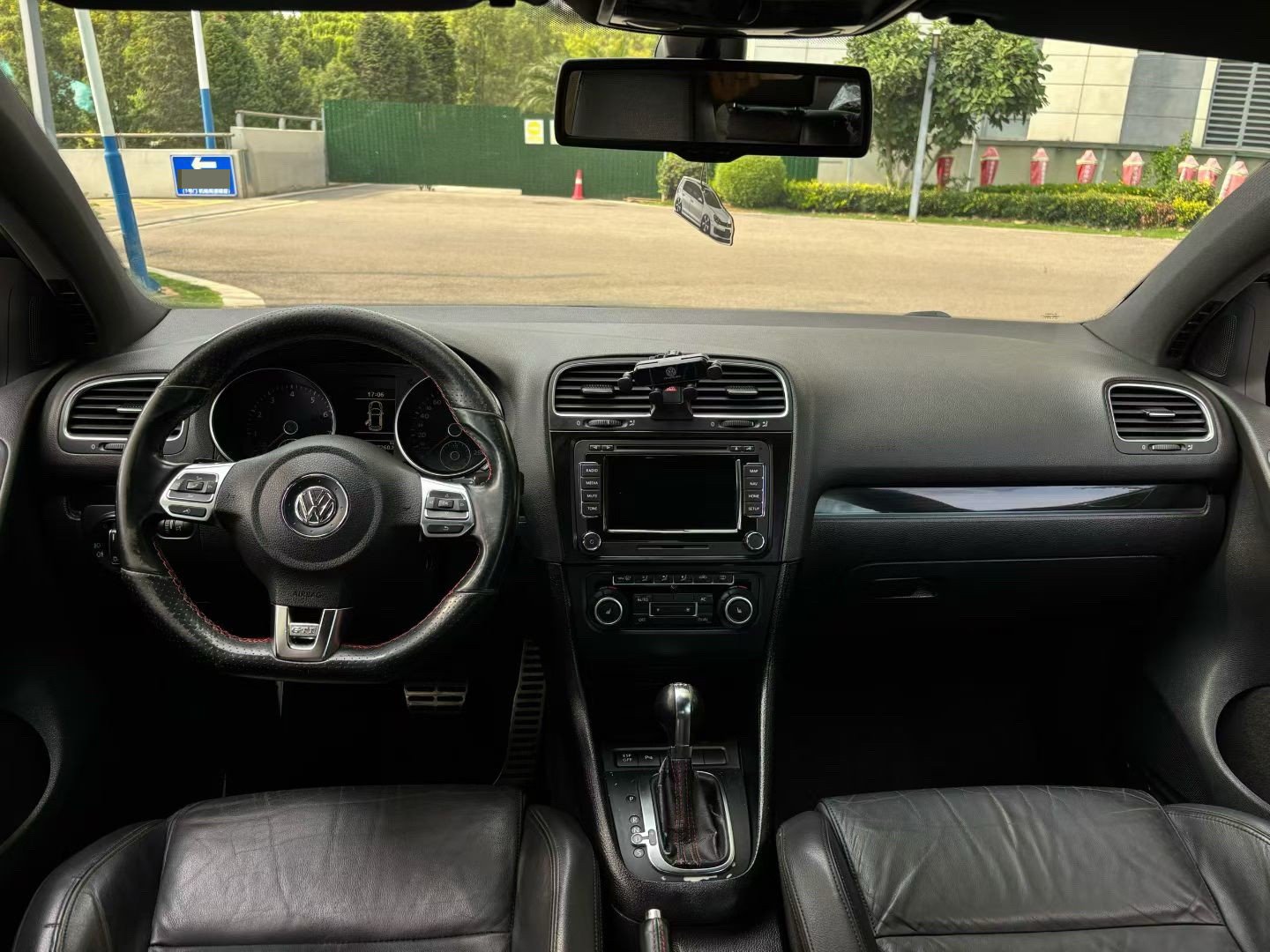 Volkswagen GolfGTI 2010 #9 Volkswagen GolfGTI 2010 car image #9