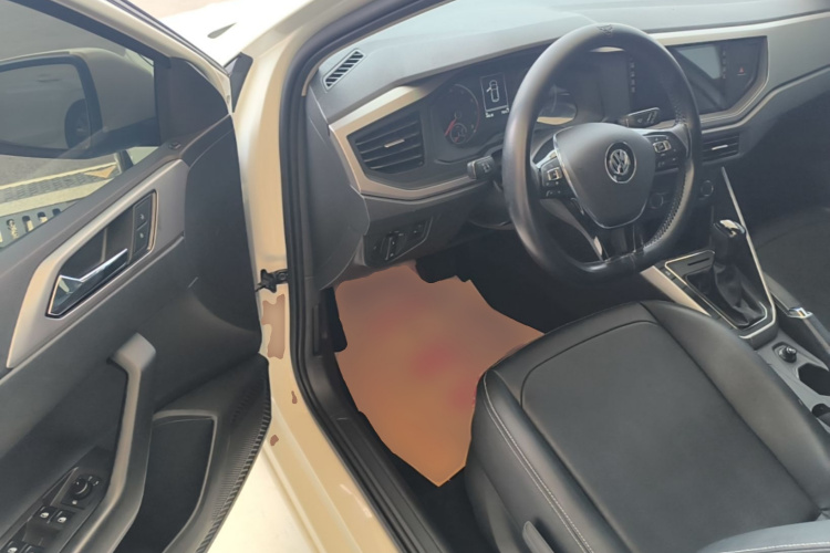Volkswagen Polo 2021 car image #16