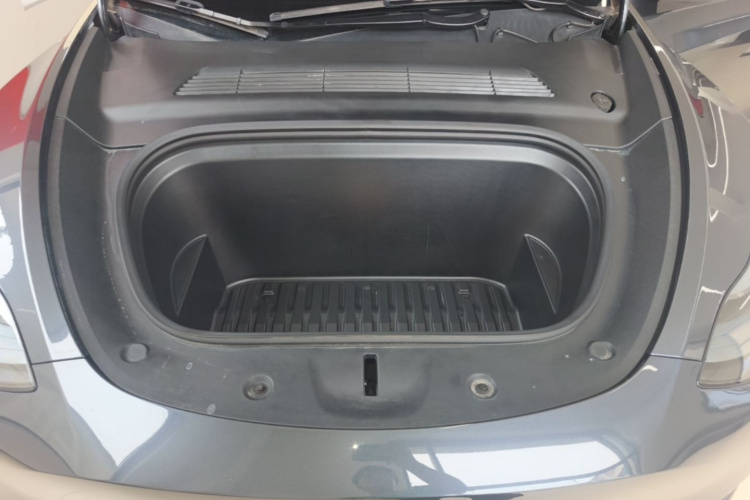 Tesla Model Y 2024 immagine di auto #20