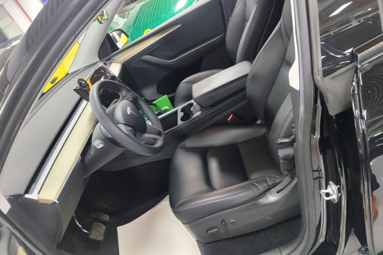 Tesla Model Y 2023 #15 Tesla Model Y 2023 car image #15