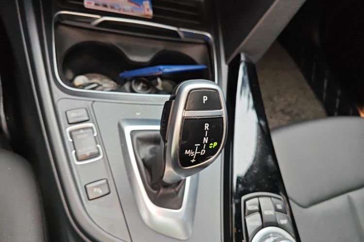 BMW 3 Series 2017 car image #14