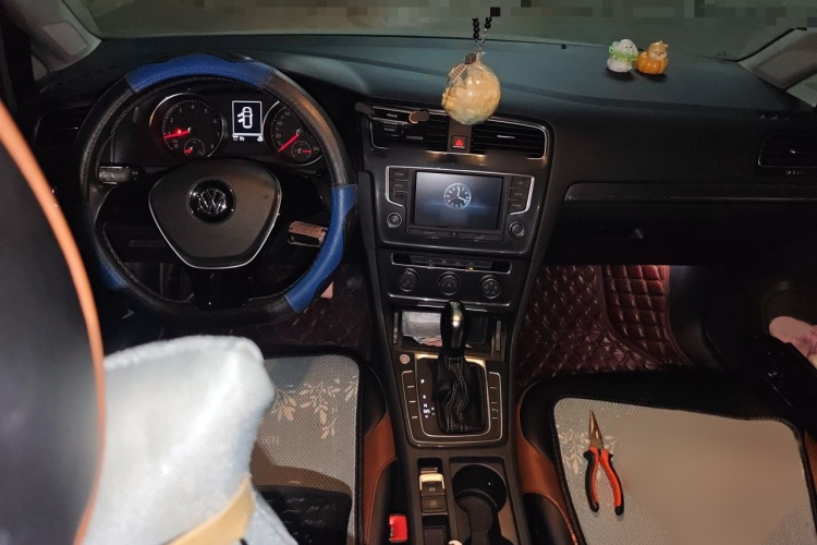 Volkswagen Golf 2017 car image #12