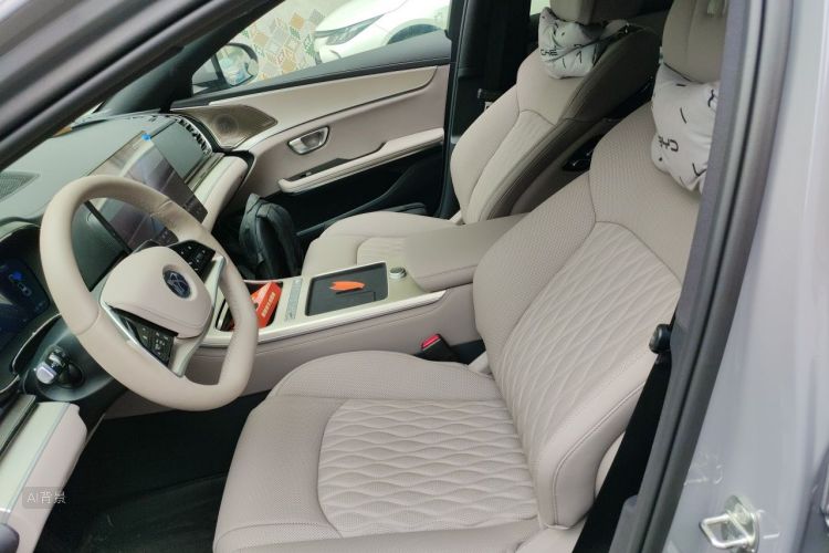 BYD Han 2025 car image #17