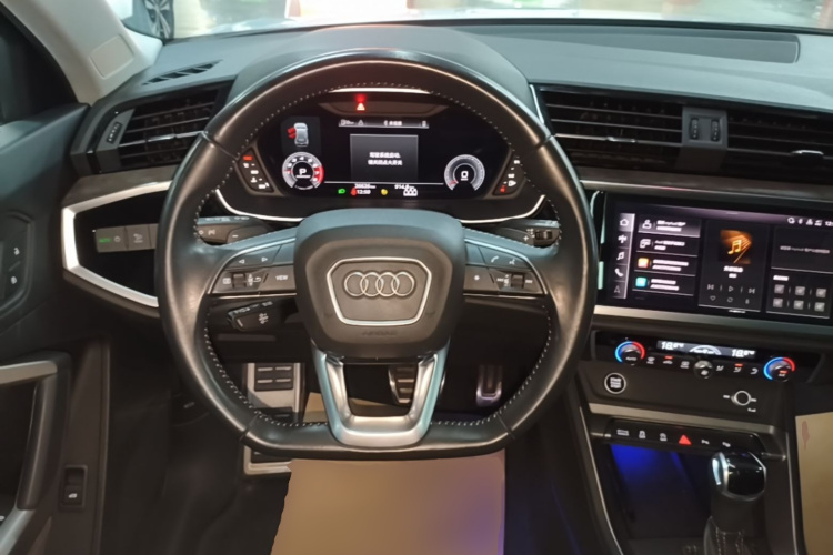 Audi Q3 2022 car image #15