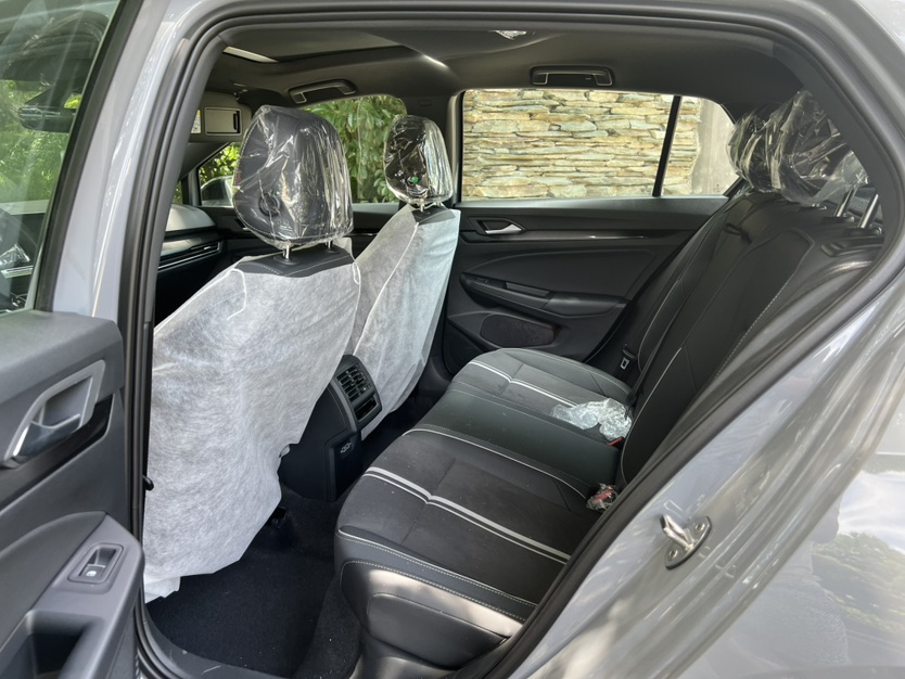 Volkswagen Golf 2026 car image #8