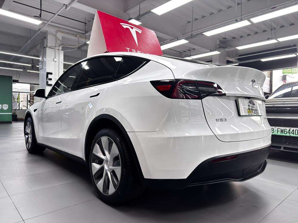 Tesla Model Y 2022 car image #4