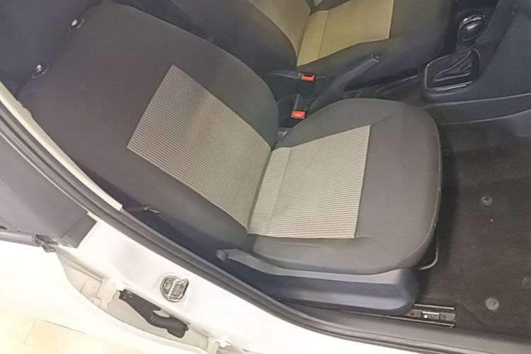 Volkswagen Polo 2017 car image #24