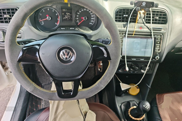 Volkswagen Polo 2017 car image #12