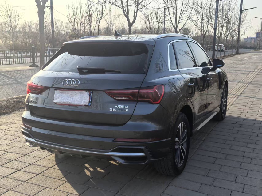 Audi Q3 2023 car image #4