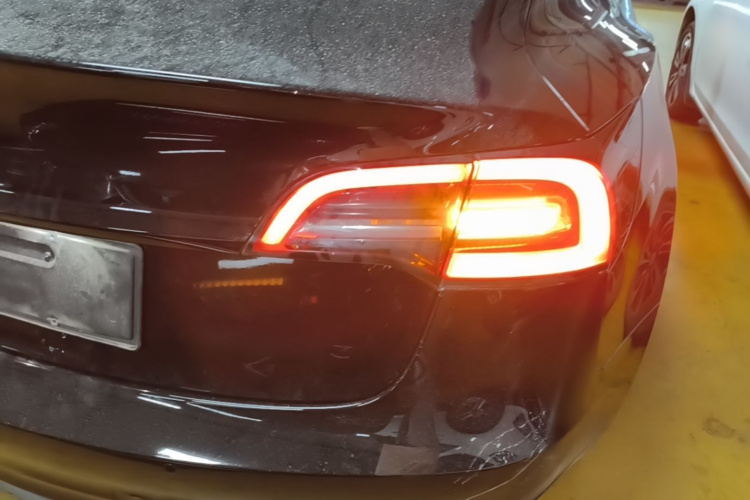 Tesla Model 3 2023 immagine di auto #8