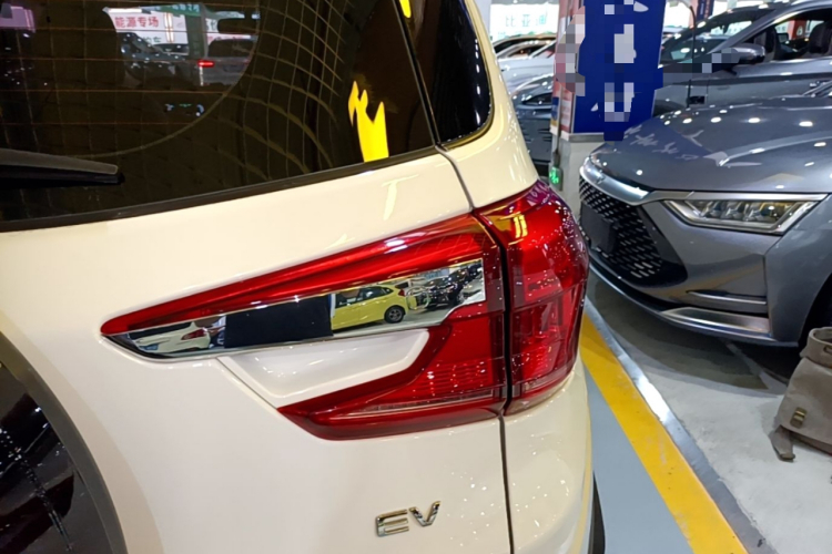 BYD Yuan New Energy 2020 car image #8