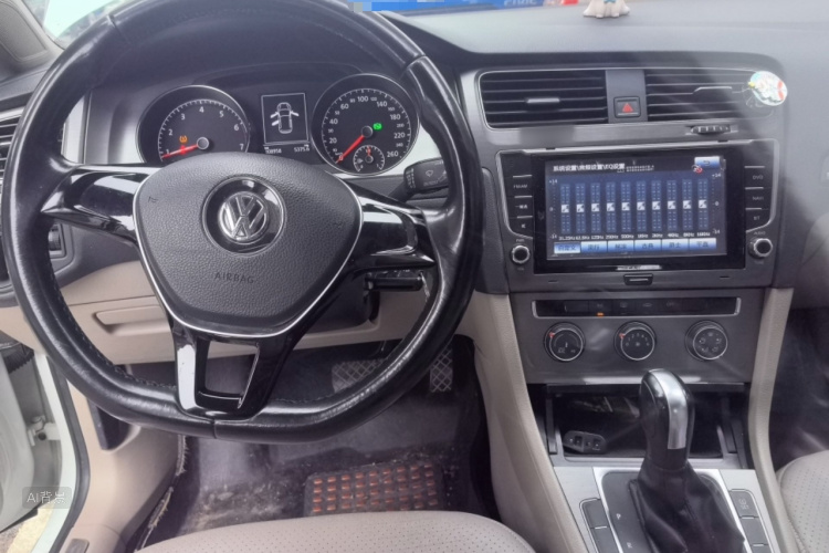 Volkswagen Golf 2015 car image #11