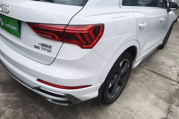 Audi Q3 2022 car image #8