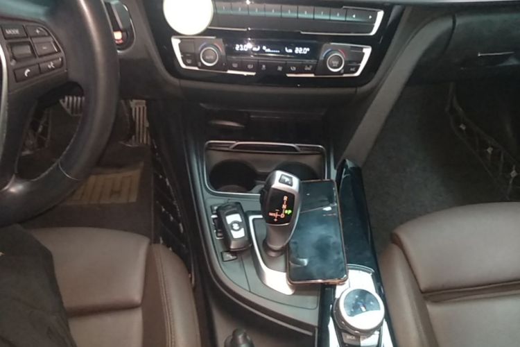 BMW 3 Series 2018 #18 BMW 3 Series 2018 immagine di auto #18