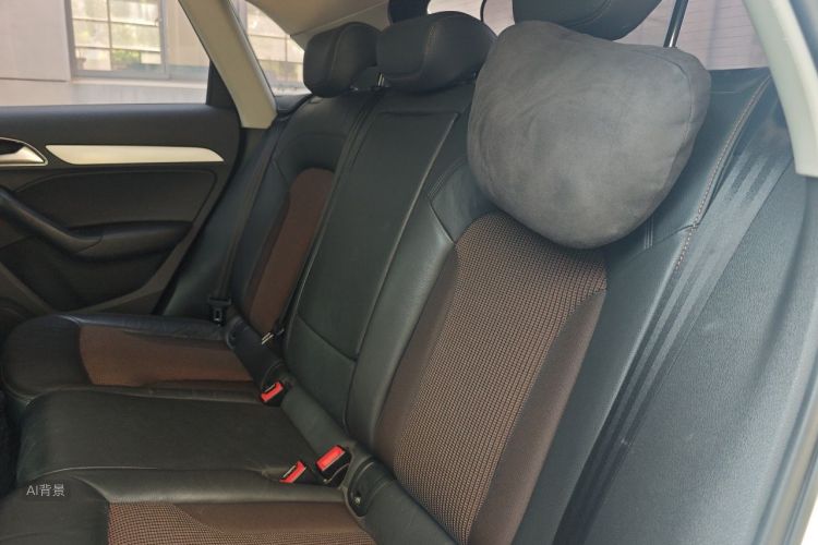 Audi Q3 2017 car image #19
