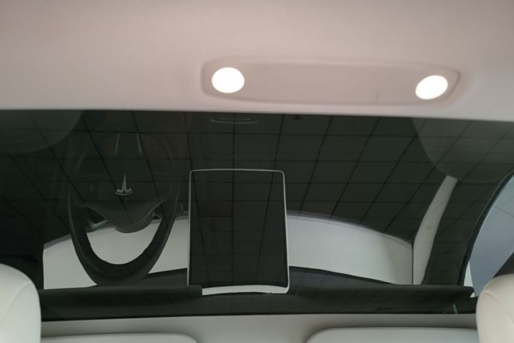 Tesla Model 3 2022 car image #18