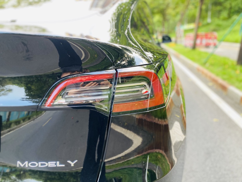 Tesla Model Y 2023 car image #7