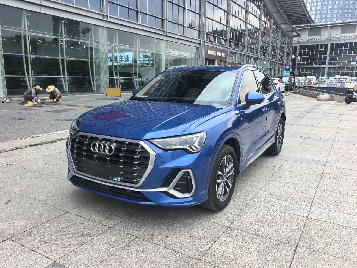 Audi Q3 2021 car image 