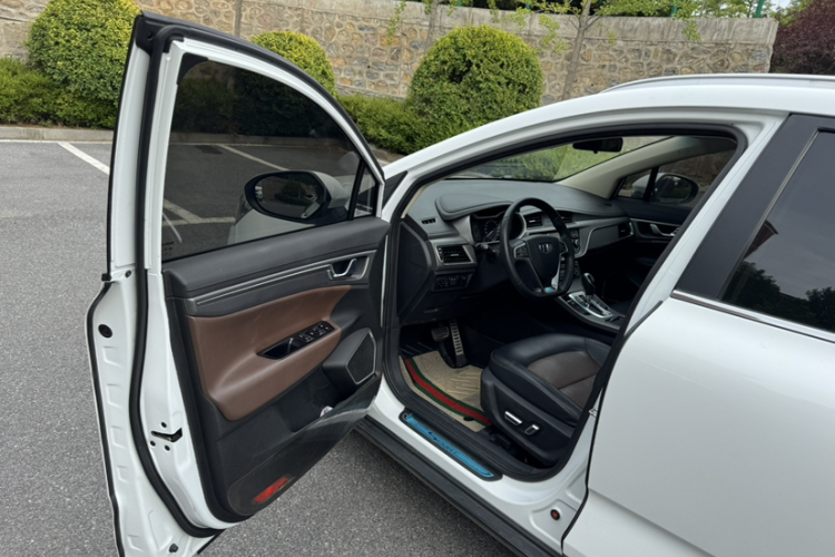 GEELY Emgrand GS 2017 car image #13