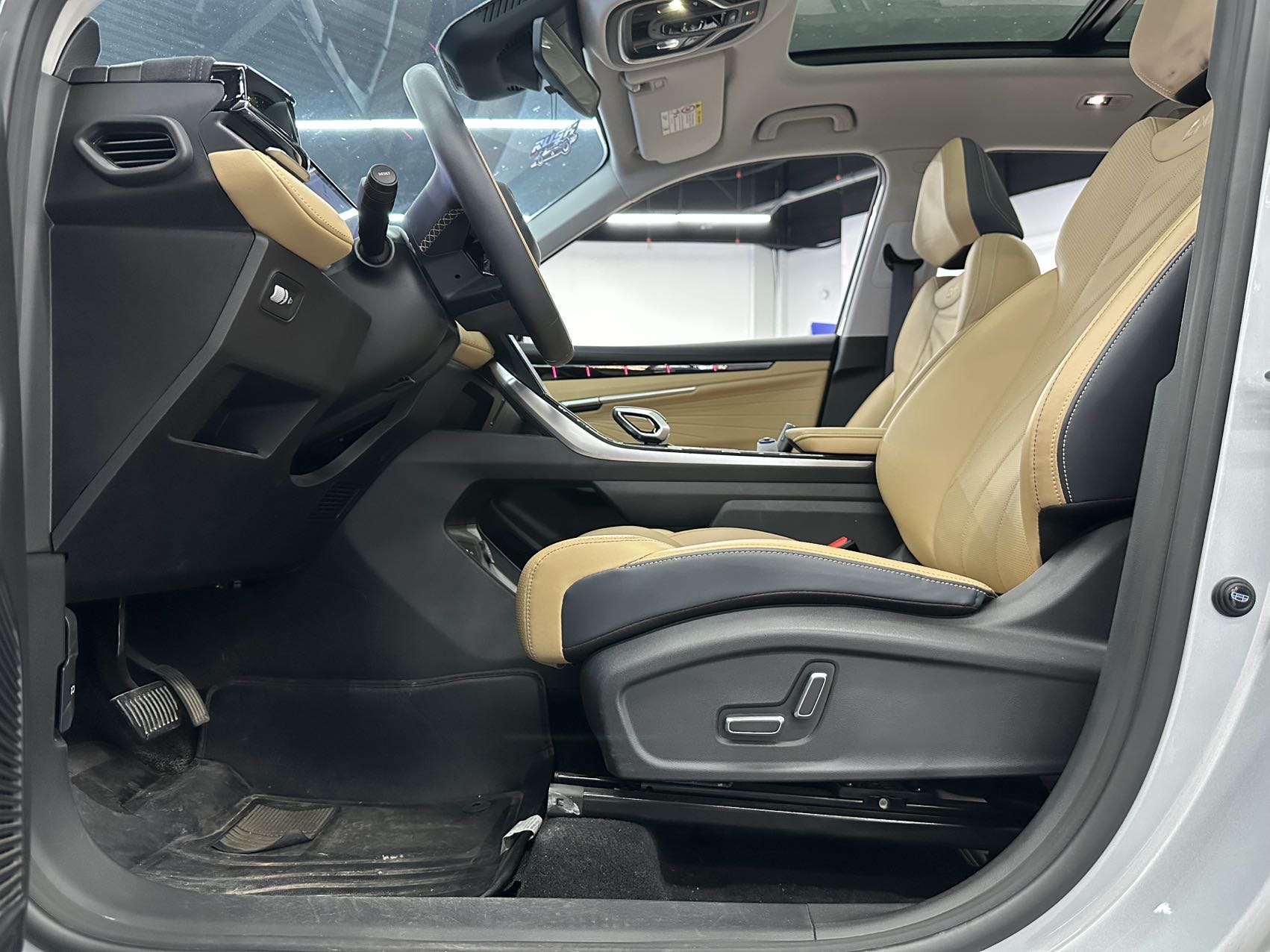 GEELY Boyue L 2023 изображение автомобиля #4