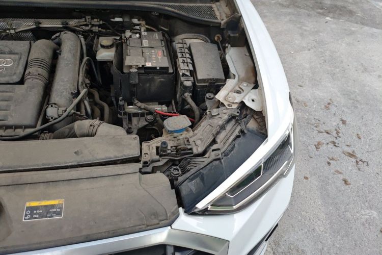 Audi Q3 2020 car image #23