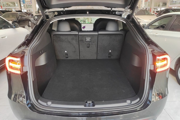 Tesla Model Y 2023 car image #19