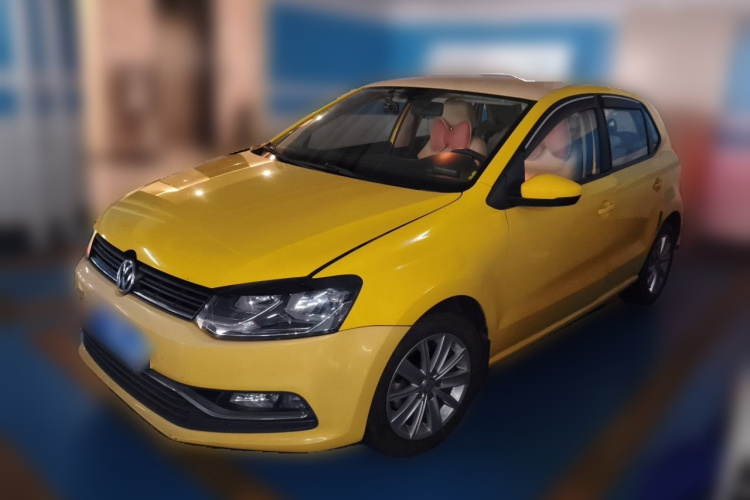 Volkswagen Polo 2015 car image #2