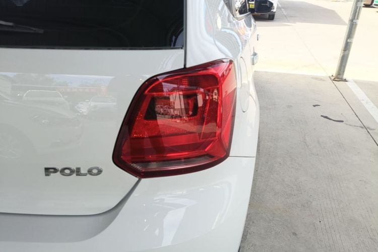 Volkswagen Polo 2017 car image #8