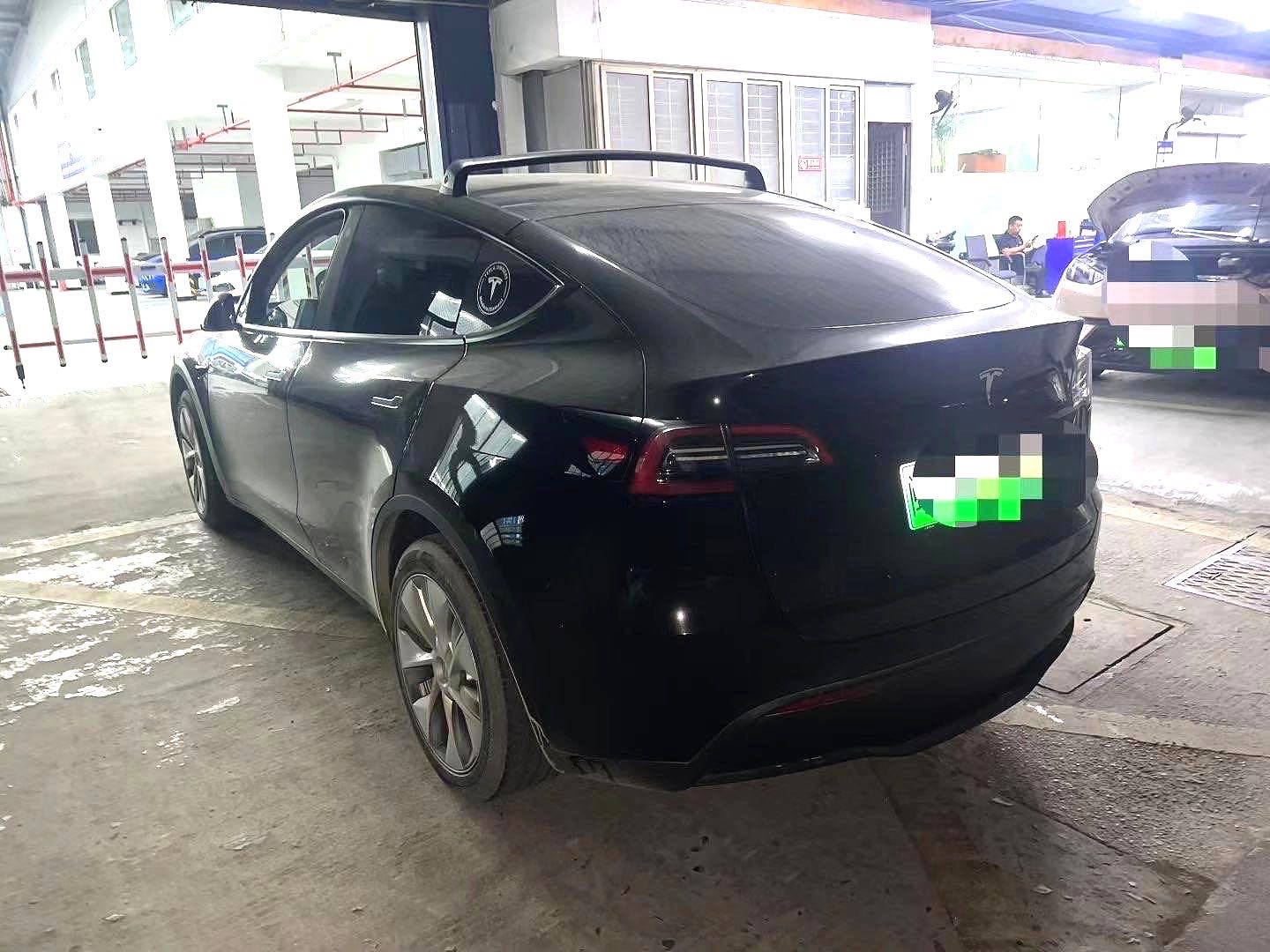 Tesla Model Y 2023 car image #6