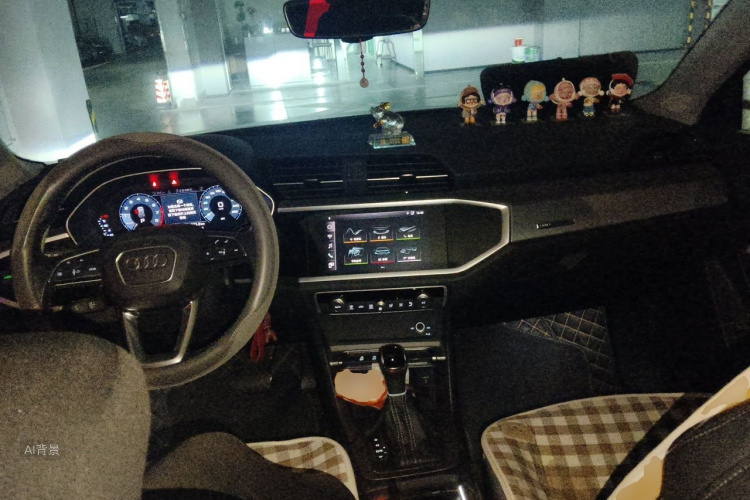 Audi Q3 2020 car image #11