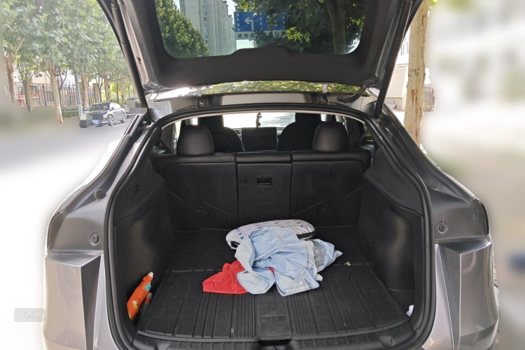 Tesla Model Y 2025 #21 Tesla Model Y 2025 car image #21