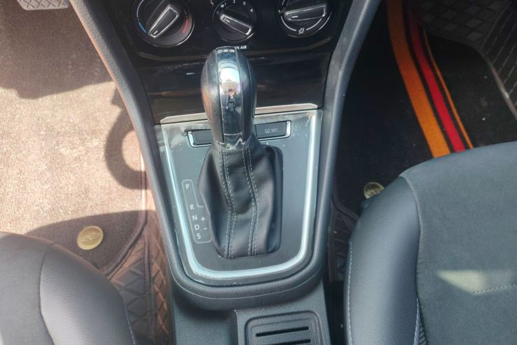 Volkswagen Bora 2017 car image #14