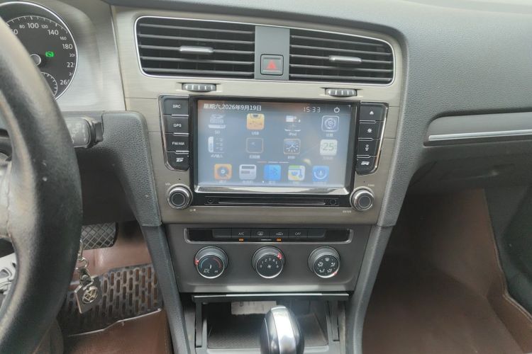 Volkswagen Golf 2014 car image #13