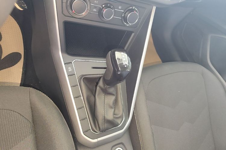 Volkswagen Polo 2021 car image #14