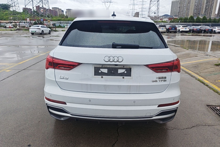 Audi Q3 2021 car image #6
