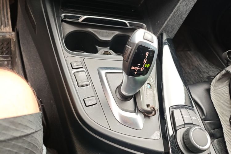 BMW 3 Series 2018 #14 BMW 3 Series 2018 car image #14