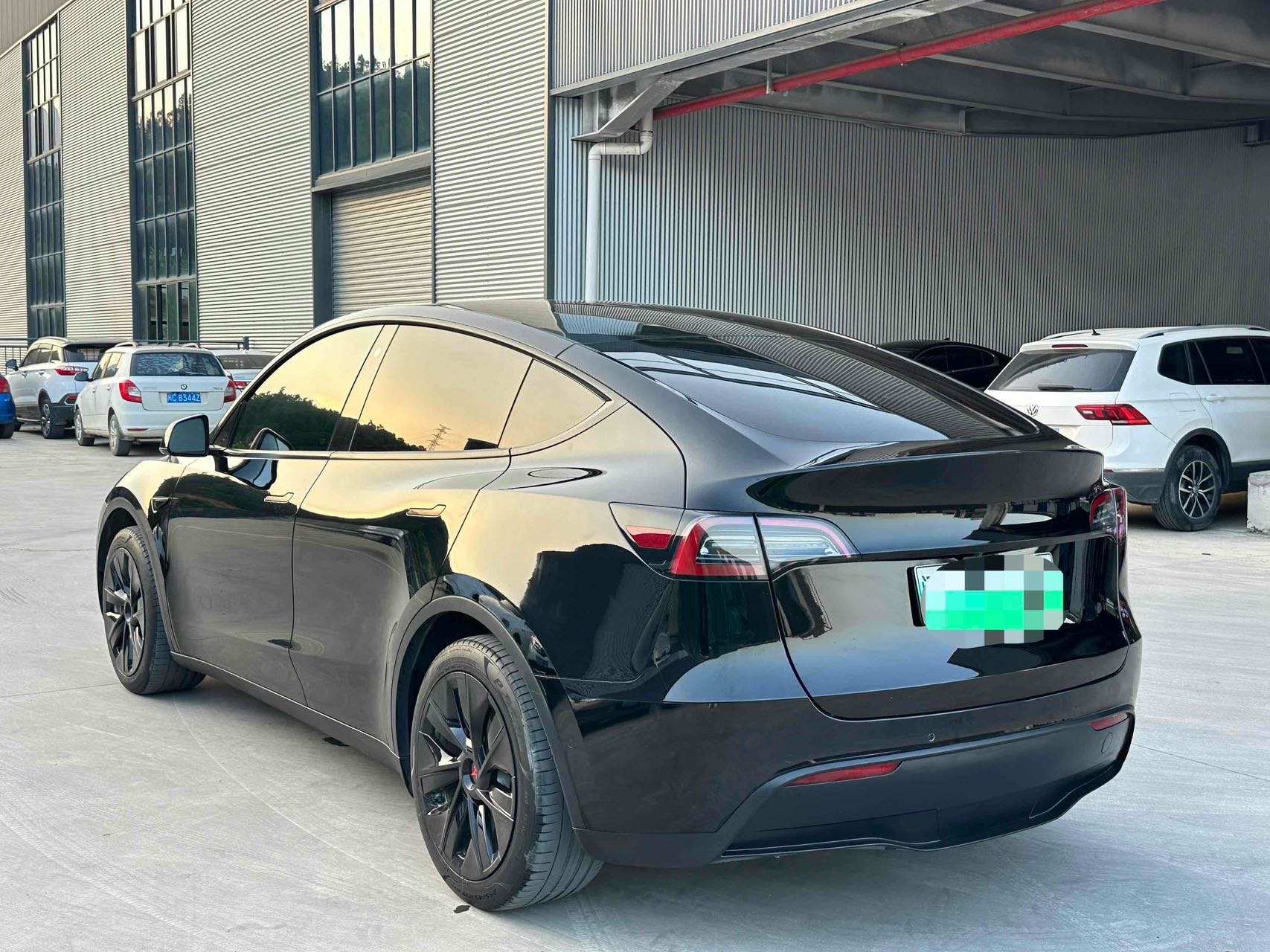 Tesla Model Y 2023 #4 Tesla Model Y 2023 car image #4