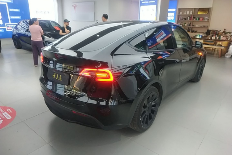 Tesla Model Y 2023 #7 Tesla Model Y 2023 car image #7